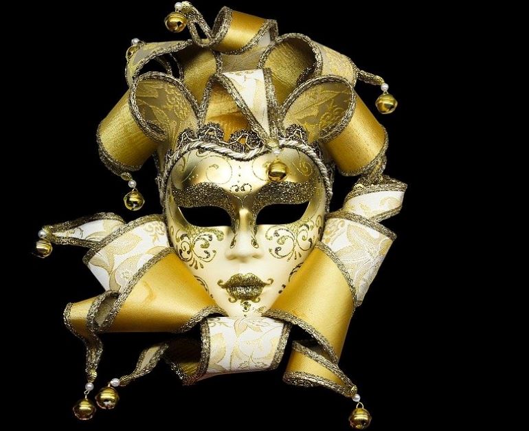 Goldene Maske aus Fasching in Venedig, wunderschön ausgearbeitet, Gesicht aus Herzform