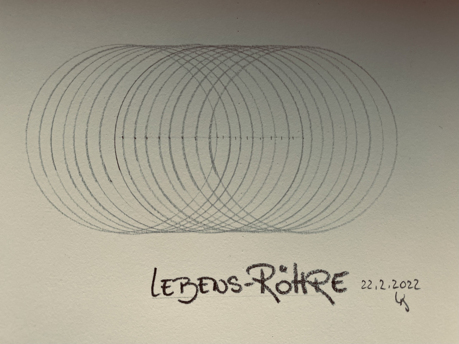 gezeichnete Kreise, die eine Röhre ergeben - Text "Lebens-Röhre"